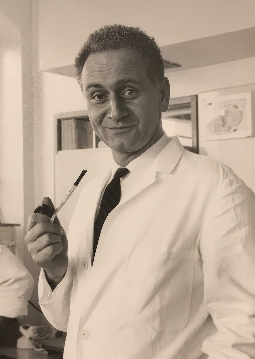 2025-10-29_Milan-Hasek-s-dymkou kopie