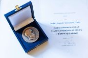 2025-11-06_Medaile AV ČR_web-001