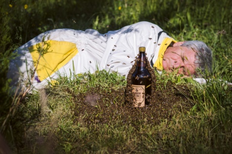 2025-12-03_Sweet_dreams_with_bee(rs)